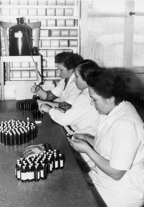 Betrieb 50er Jahre: Frauen in der Produktion