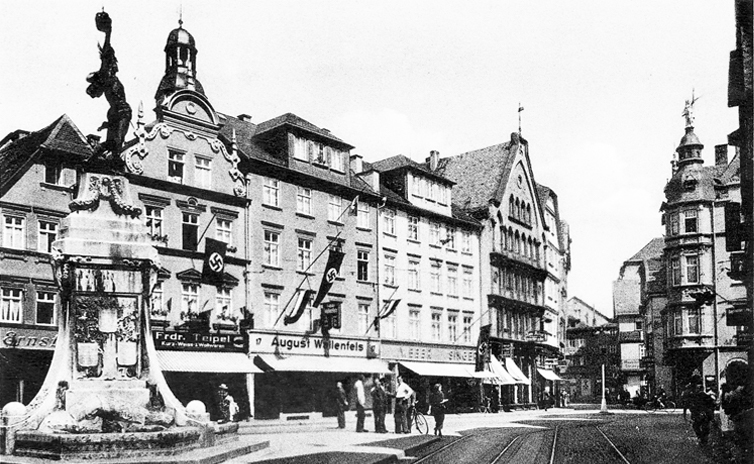 Der Marktplatz von Gießen mit dem Einheits-Denkmal